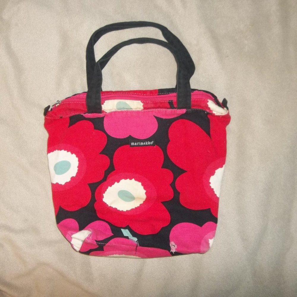 Merimekko floral tote designed for Avon breast cancer crusade